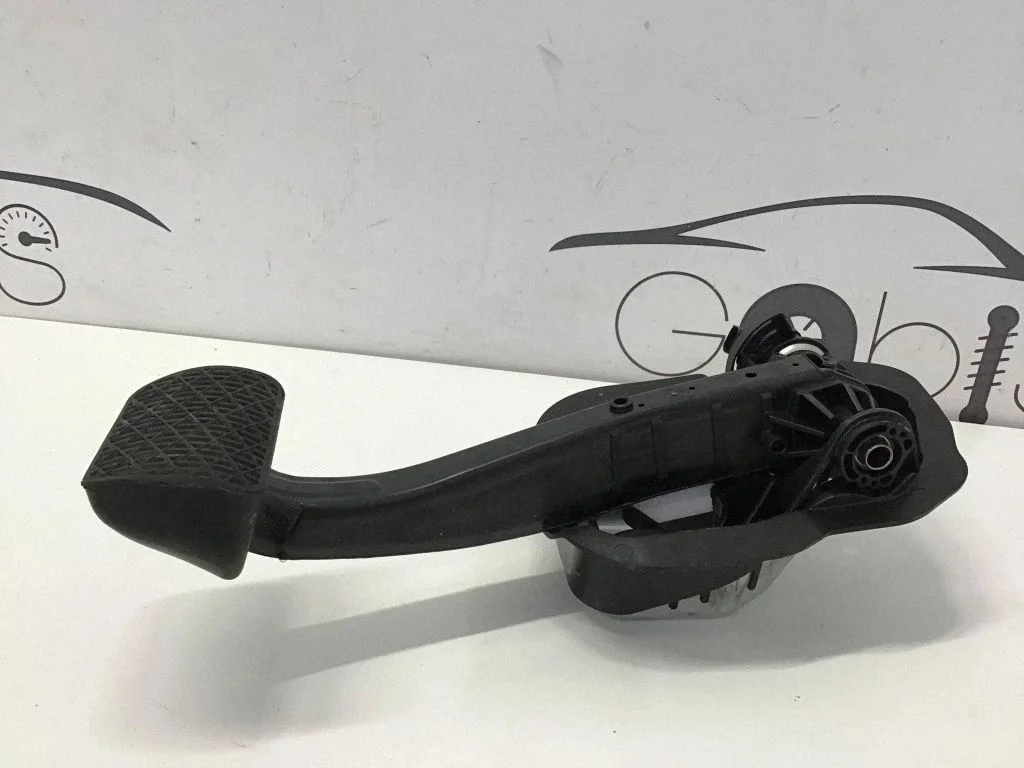 Brake pedal A2062906100