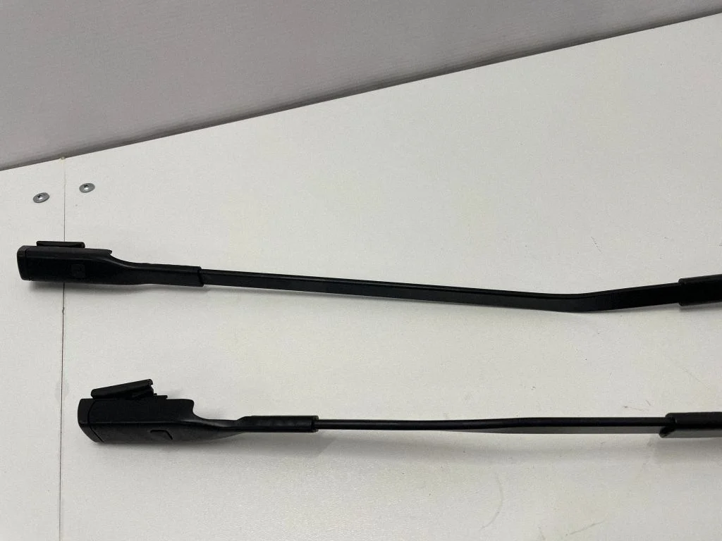 Front wiper blade arm 8W1955408