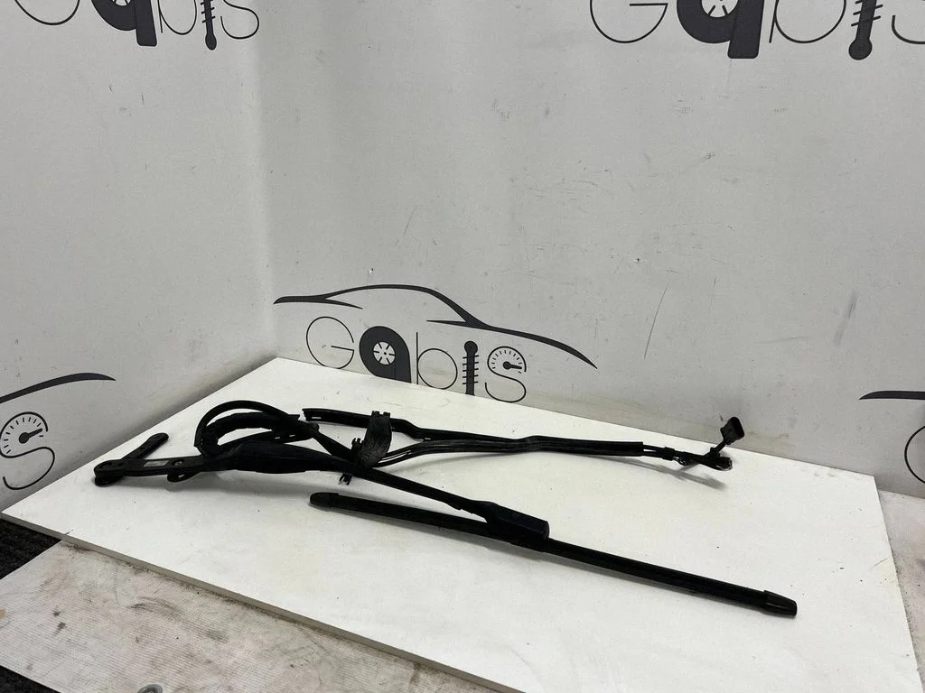 Front wiper blade arm A2318201040