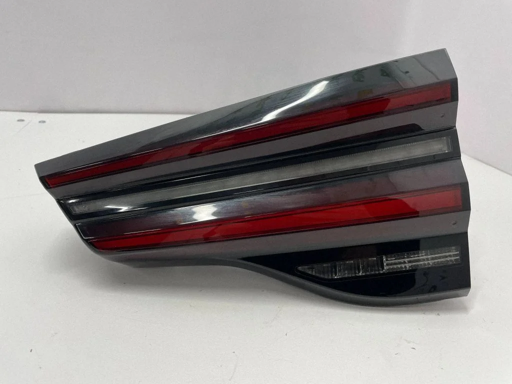 Lampa tylna w klapie H4946305609