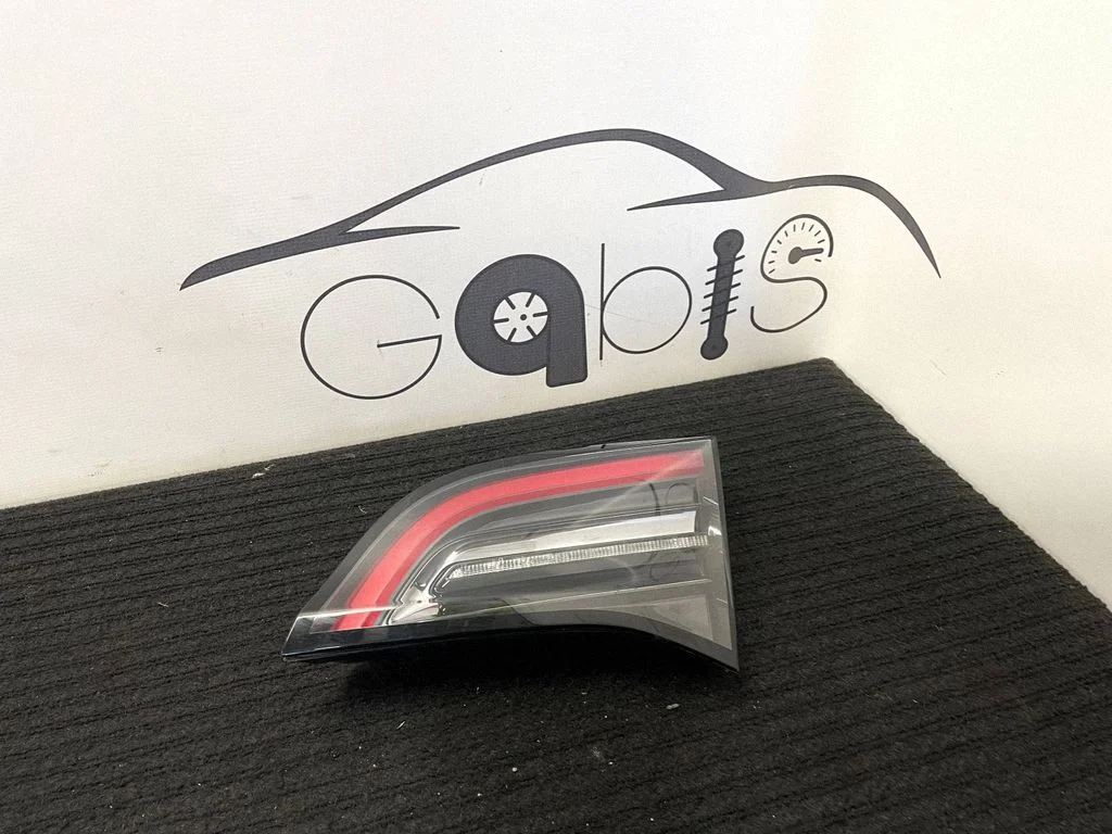 Rear/tail lights – Tesla Model Y (2020-)