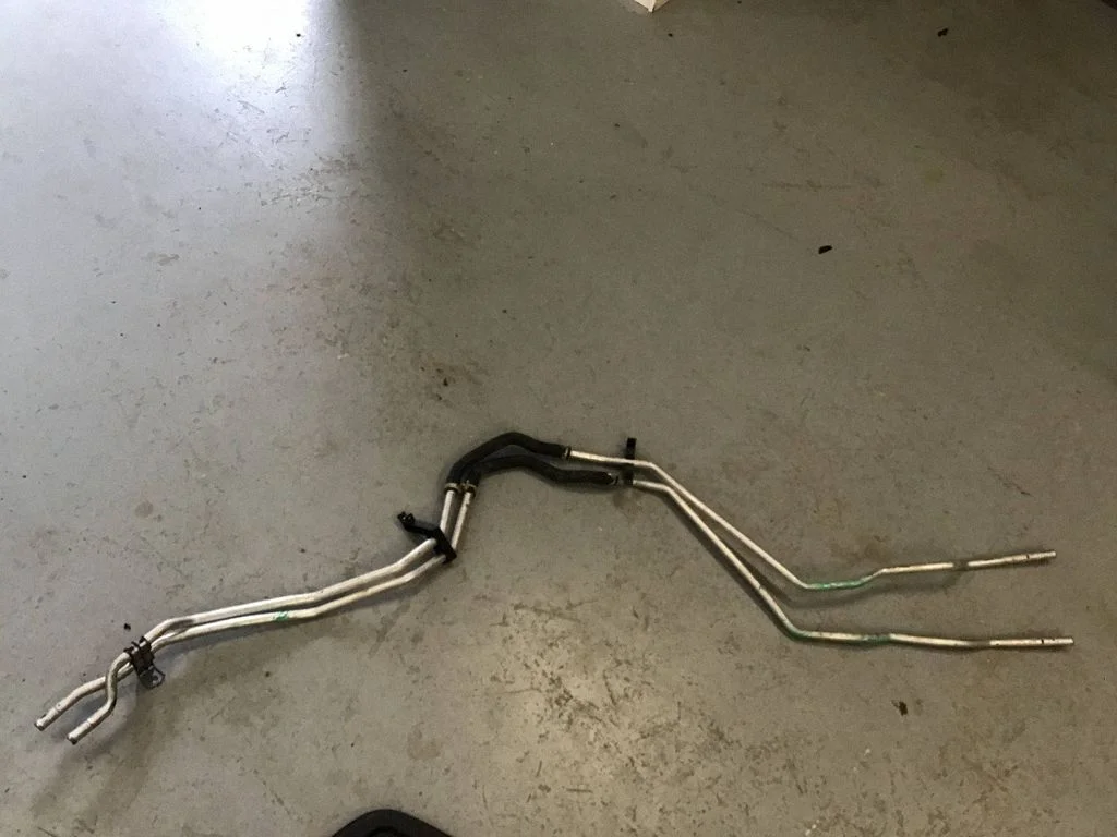 Engine coolant pipe/hose