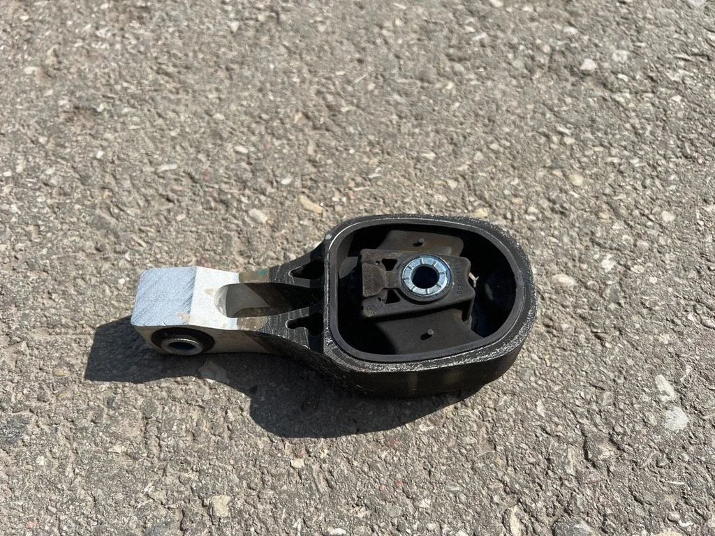 Engine mount bracket 9824116780 – Opel Mokka B (2020-)