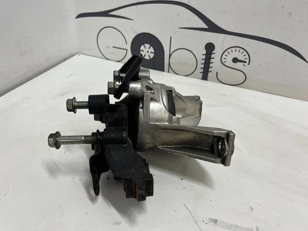 Engine mount bracket