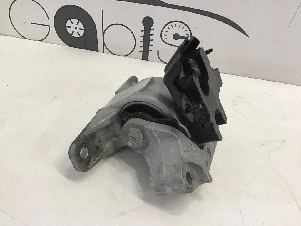 Engine mount bracket – Toyota RAV 4 (XA50) (2018-)