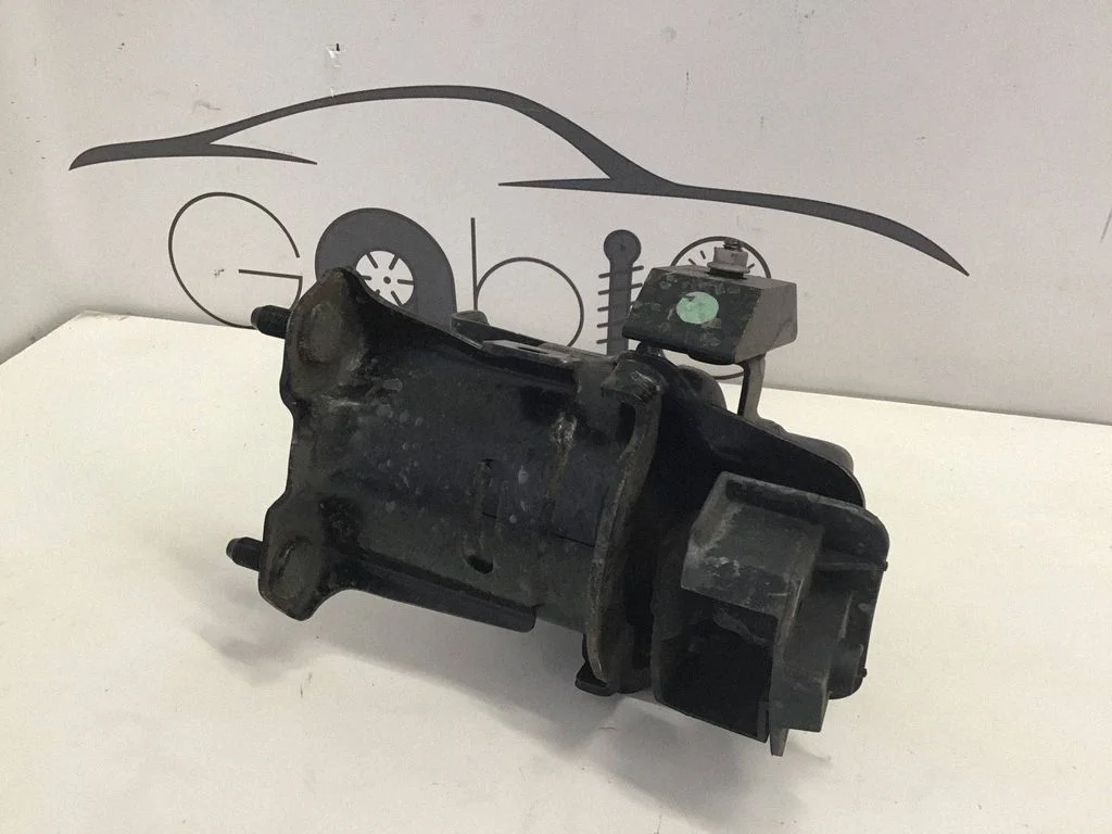 Engine mount bracket 0936105