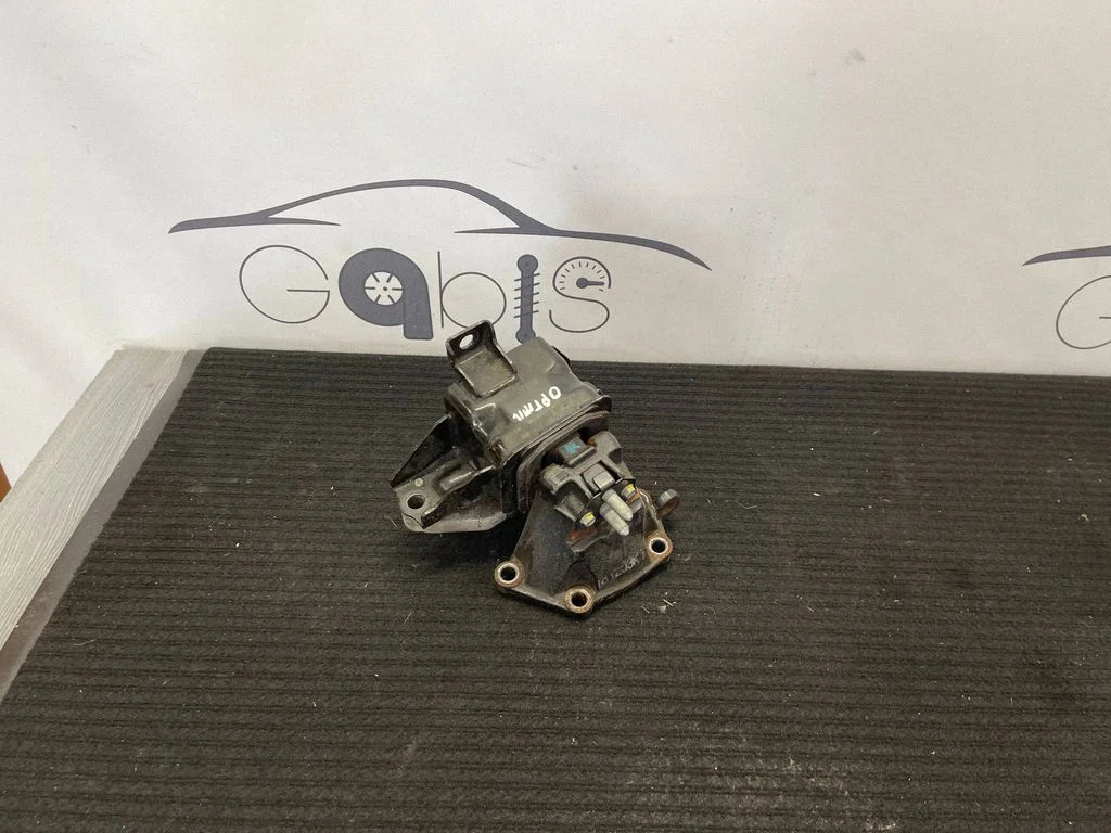 Engine mount bracket 21830-C1070