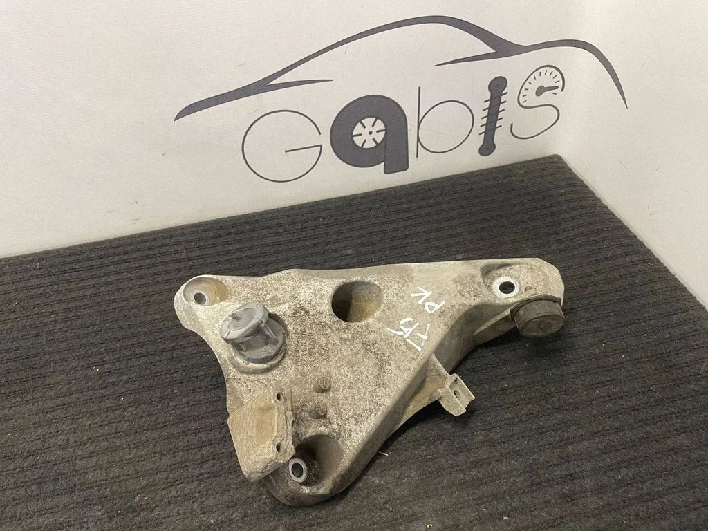 Engine mounting bracket 6876283