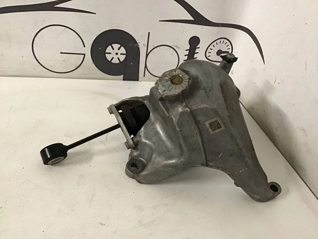 Mootori kinnituskronstein 4M0199307