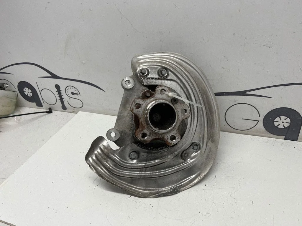 Front wheel hub 6893264