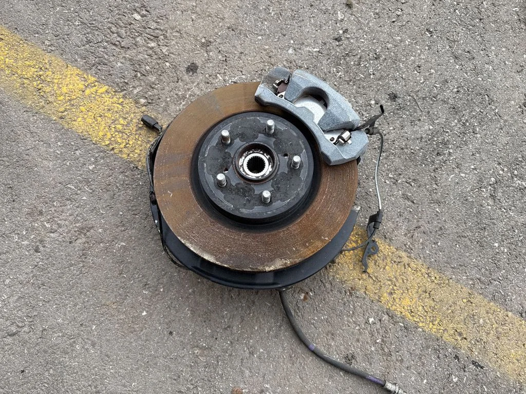Front wheel hub – Lexus UX (2018-), left