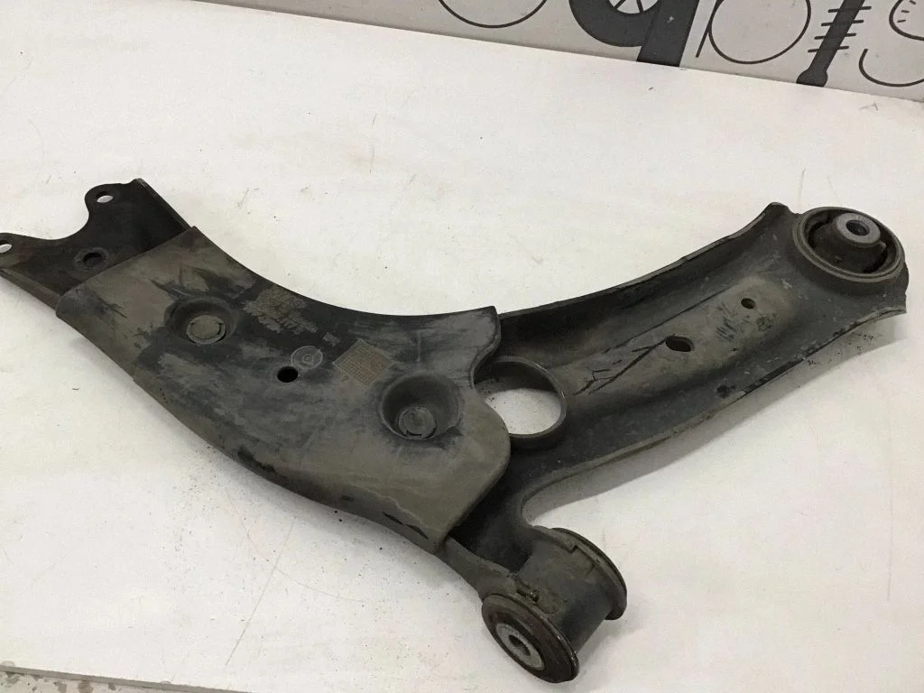 Front lower control arm/wishbone – front left
