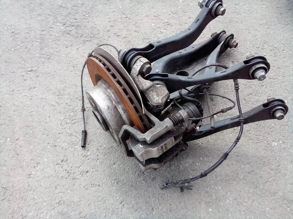 Rear wheel hub spindle/knuckle 6881201