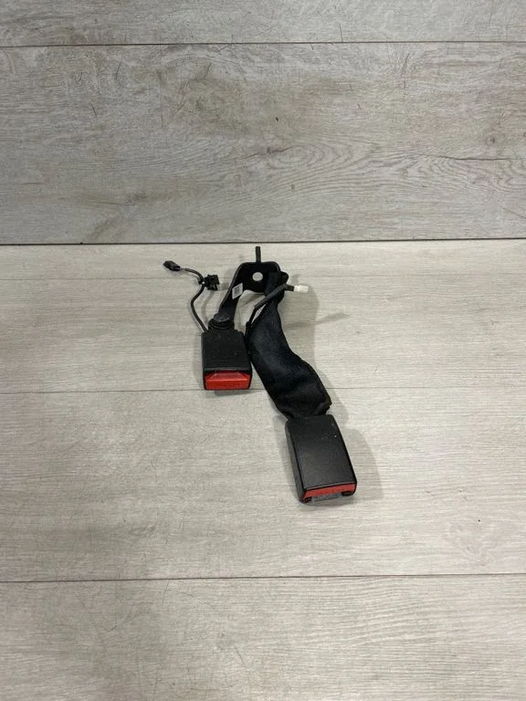 Zapięcie pasa tylne – BMW Seria 3 F30 F35 F31 (2012-2018)