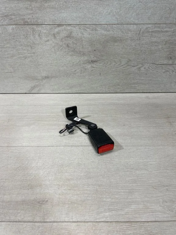 Rear seatbelt buckle – BMW 3 Series F30 F35 F31 (2012-2018)