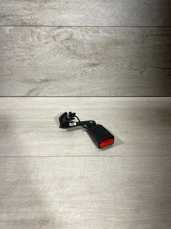 Rear seatbelt buckle – BMW 3 Series F30 F35 F31 (2012-2018)