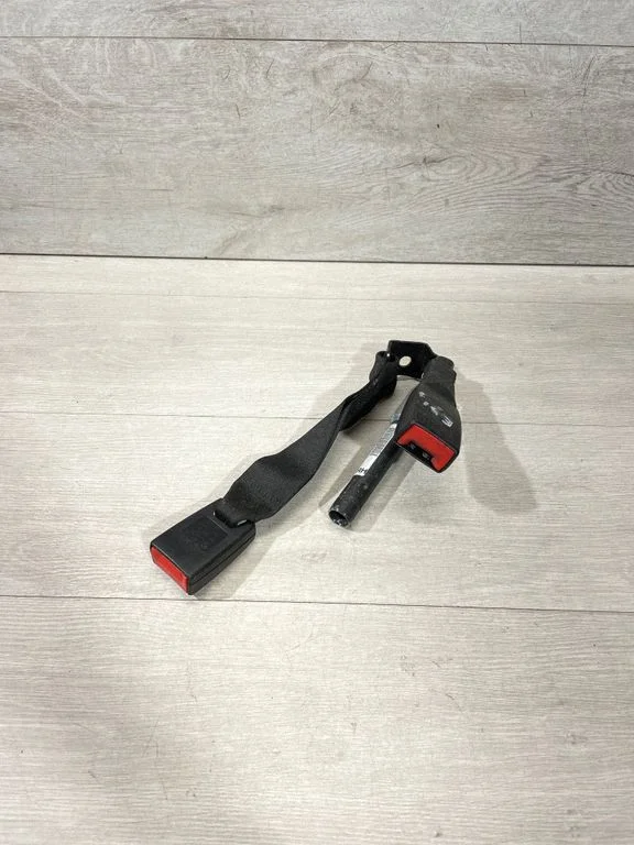 Rear seatbelt buckle – BMW 3 Series E90 E91 (2005-2012)