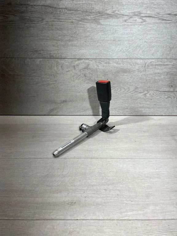 Rear seatbelt buckle – BMW 3 Series E90 E91 (2005-2012)