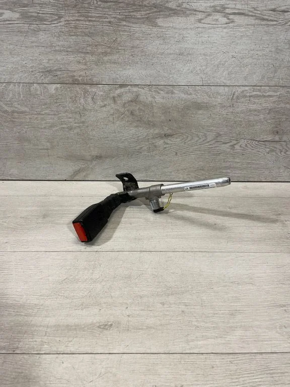 Rear seatbelt buckle – BMW 3 Series E90 E91 (2005-2012)
