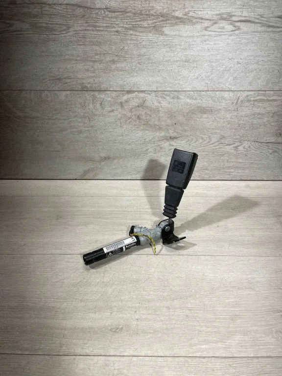Aizmugurējās drošības jostas sprādze – BMW 3. sērija E90 E91 (2005-2012)