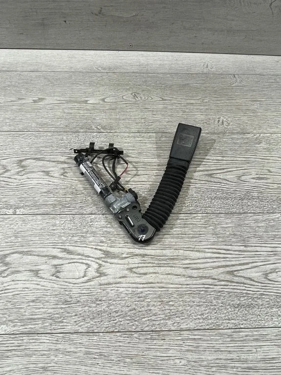 Front seatbelt buckle – BMW 5 Series F10 F11 (2009-2016)