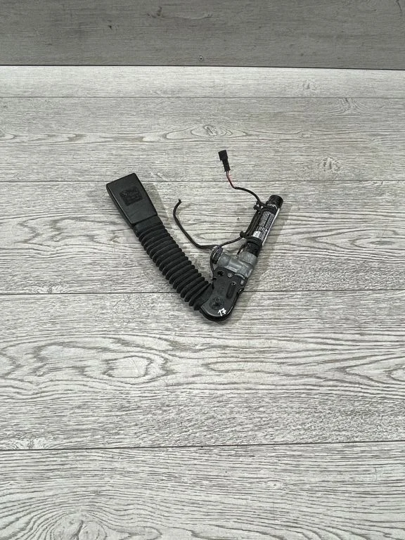 Front seatbelt buckle – BMW 5 Series F10 F11 (2009-2016)