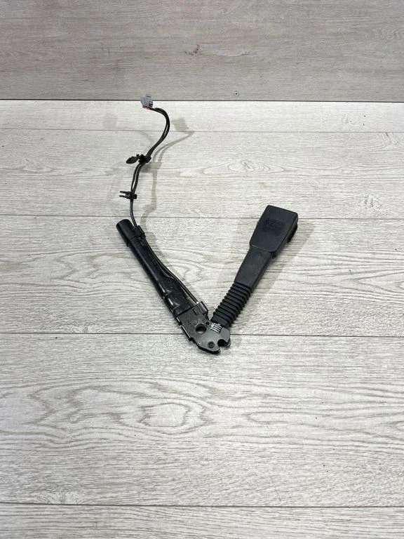Eesmise turvavöö pannal – BMW 3-seeria E90 E91 (2005-2012)