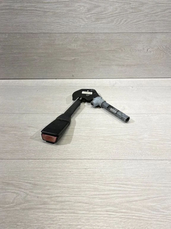 Eesmise turvavöö pannal 8257795