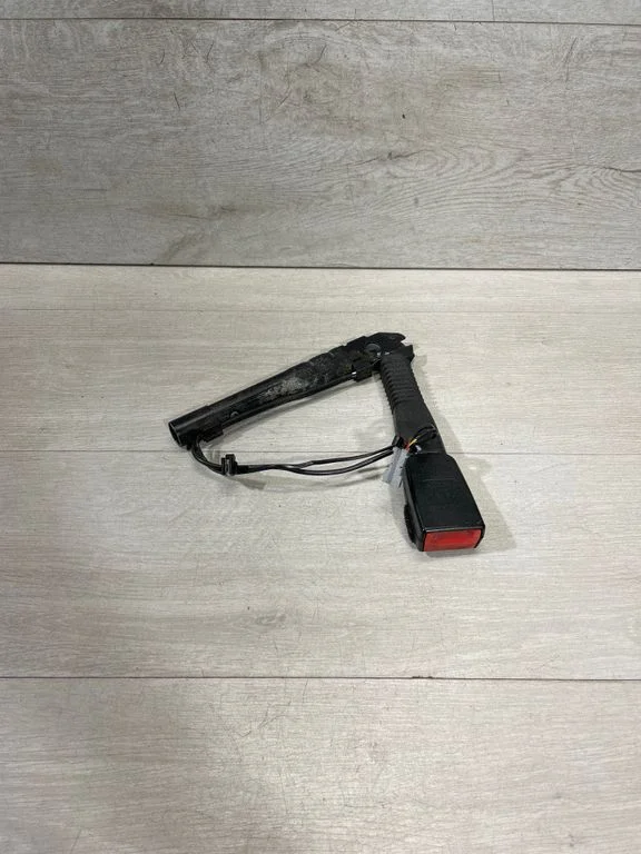 Eesmise turvavöö pannal 7213564