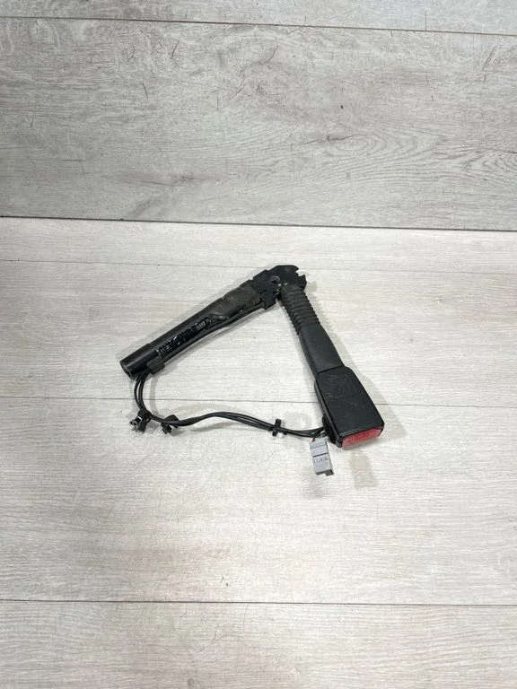 Front seatbelt buckle – BMW 3 Series E90 E91 (2005-2012)