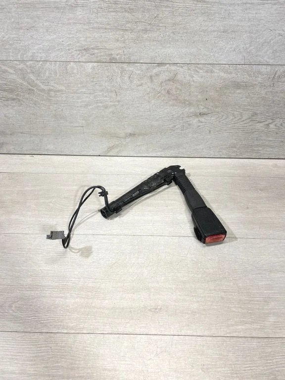 Front seatbelt buckle – BMW 3 Series E90 E91 (2005-2012)