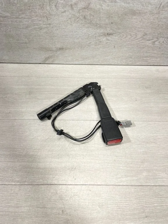 Front seatbelt buckle – BMW 3 Series E90 E91 (2005-2012)