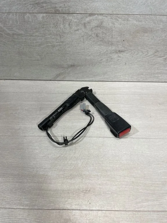 Front seatbelt buckle – BMW 3 Series E90 E91 (2005-2012)