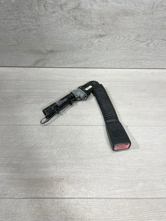 Front seatbelt buckle 9115306