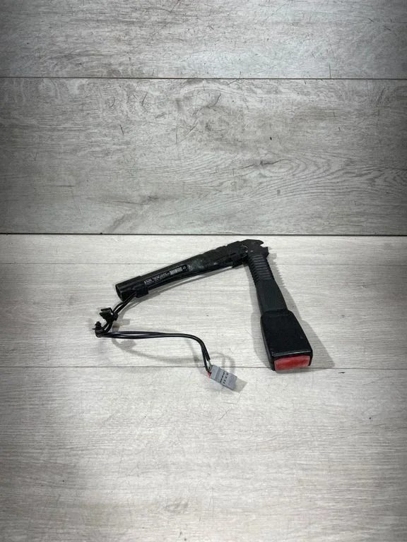 Priekšējās drošības jostas sprādze – BMW 3. sērija E90 E91 (2005-2012)