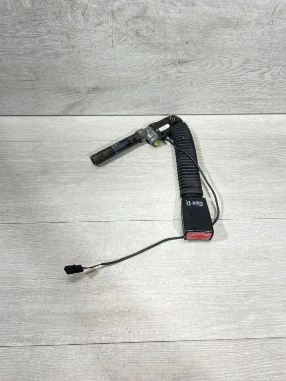 Front seatbelt buckle – BMW 3 Series E90 E91 (2005-2012)