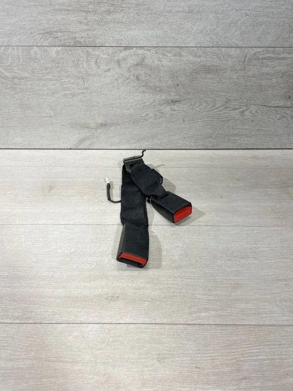 Keskmise turvavöö pannal (tagumine) – BMW 1-seeria F20 F21 (2011-2019)