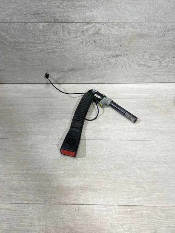 Eesmise turvavöö pannal 9117239