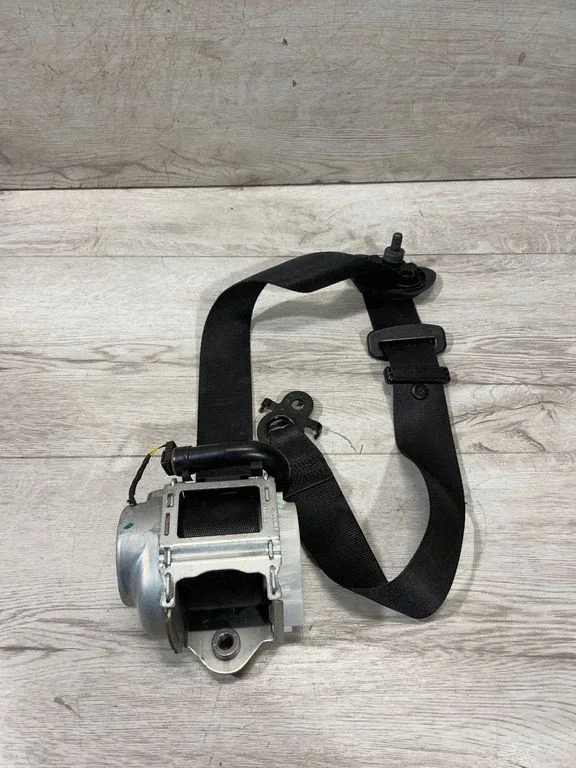 Front seatbelt – BMW 5 Series G30 G31 G38 (2016-)