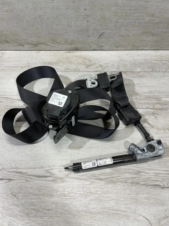Front seatbelt 110582201F – Tesla Model 3 (2017-)