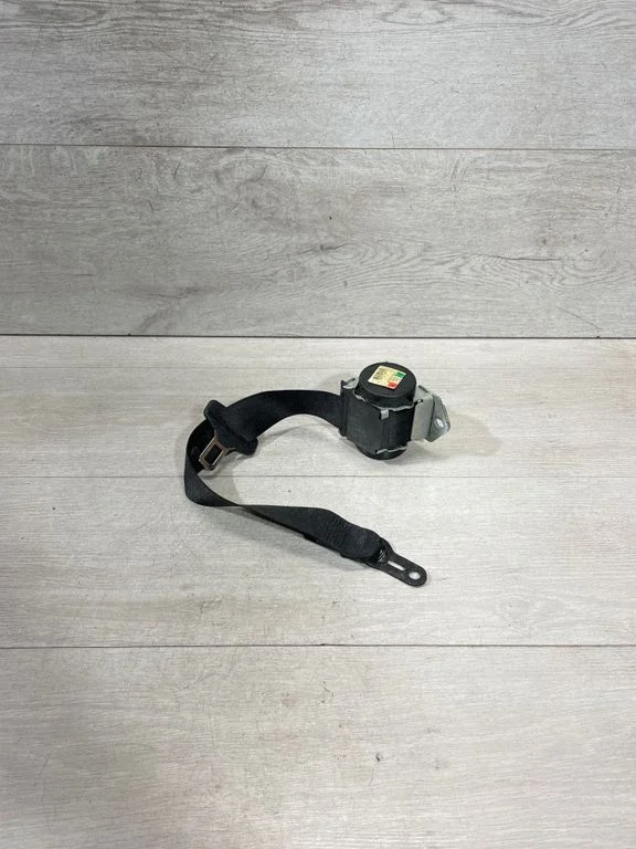 Rear seatbelt 607051100B