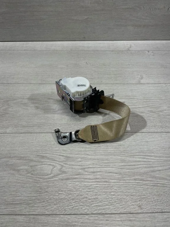 Rear seatbelt 33061262D