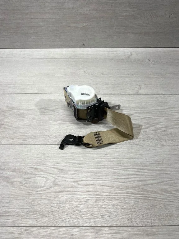 Rear seatbelt 33061262D