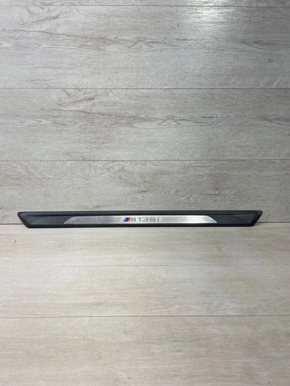 Priekšējā sliekšņa apdare (iekšējā) – BMW 1. sērija F20 F21 (2011-2019)