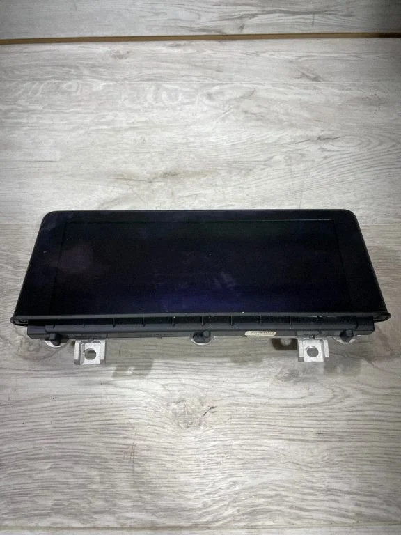 Ekran / wyświetlacz – BMW Seria 3 F30 F35 F31 (2012-2018)