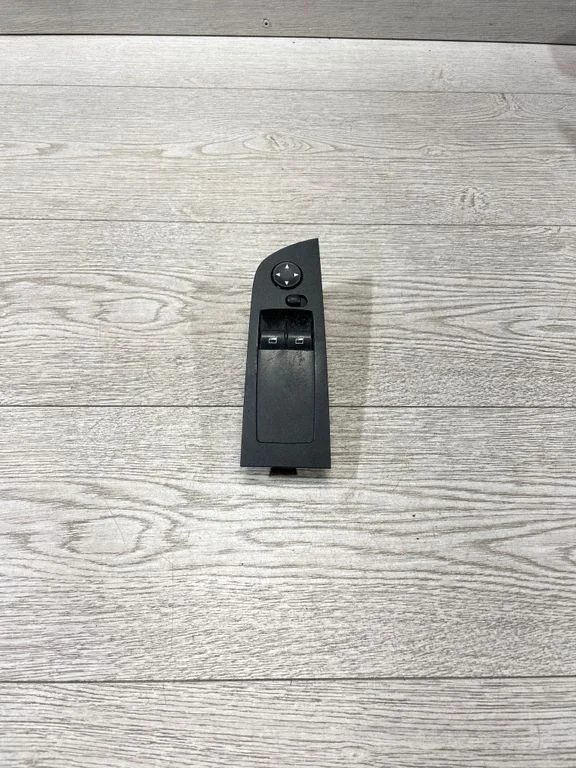 Elektrisko logu slēdzis 9217356