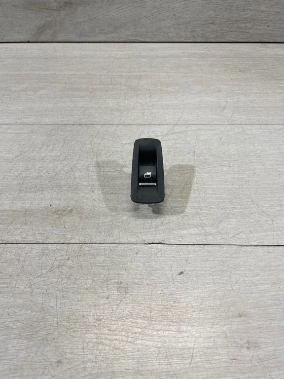Electric window control switch 9208107