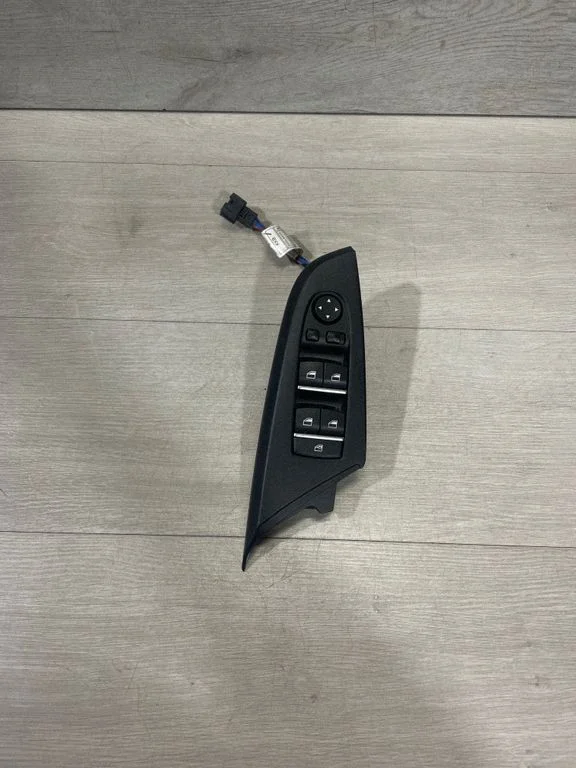 Przełącznik szyb elektrycznych 9208111