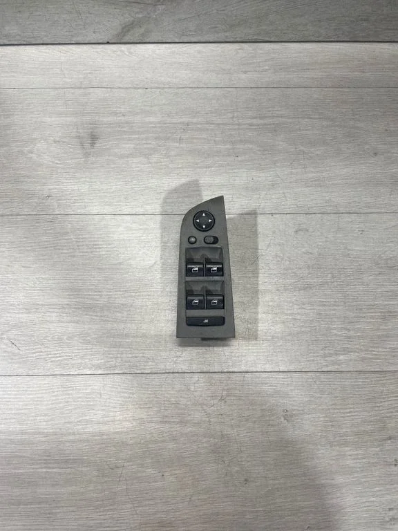 Electric window control switch 6948648