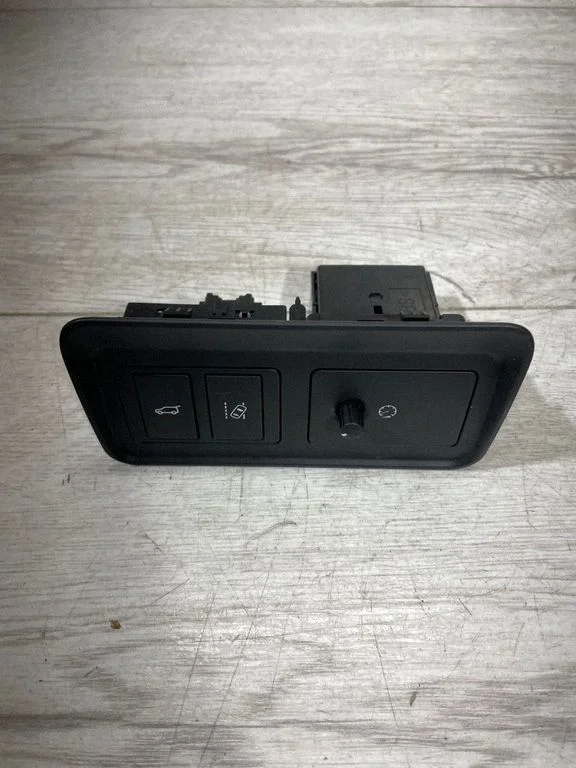 Pozostałe przełączniki i pokrętła FK7211654DC – Land Rover Discovery 5 (2017-)